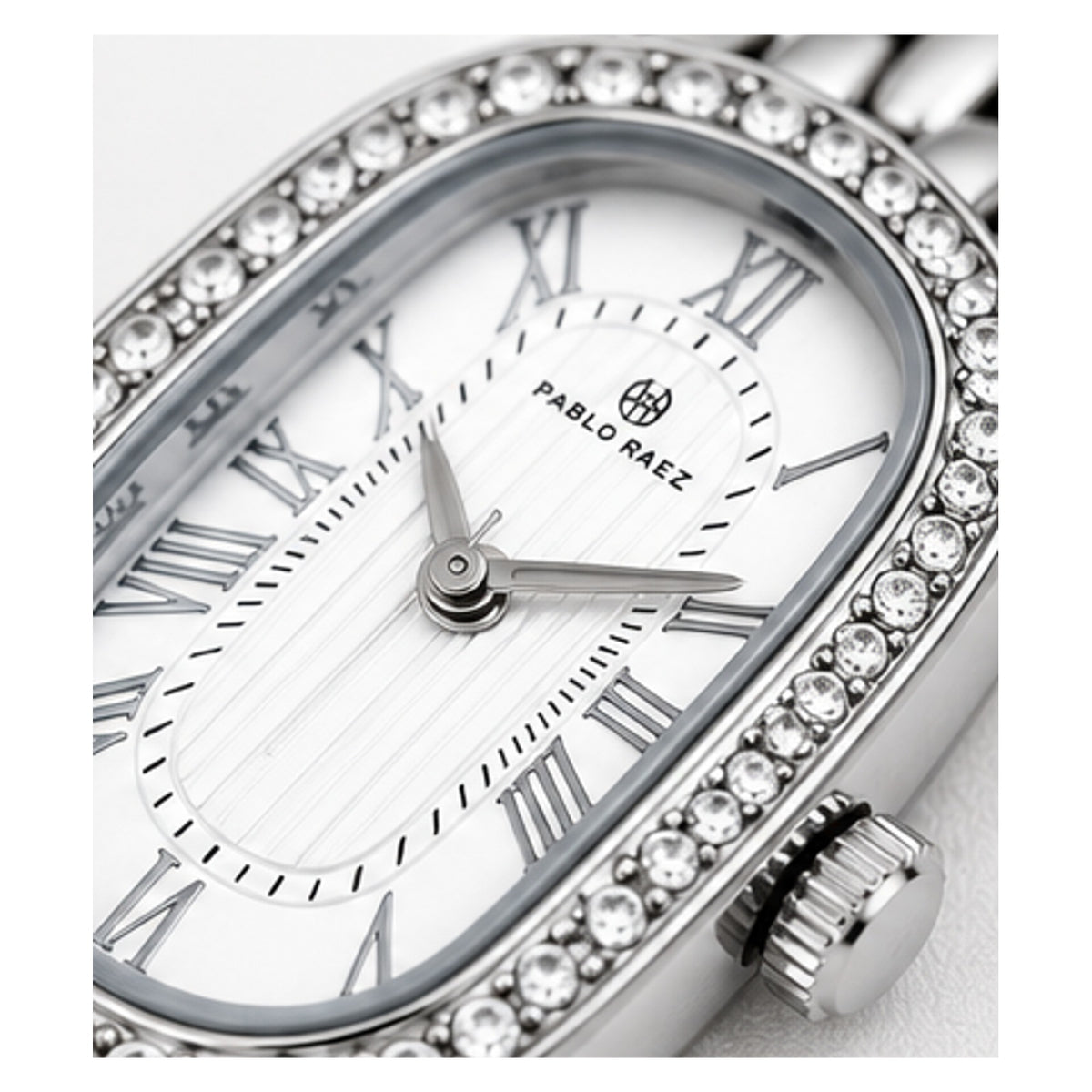 Reloj femenino plateado con esfera ovalada